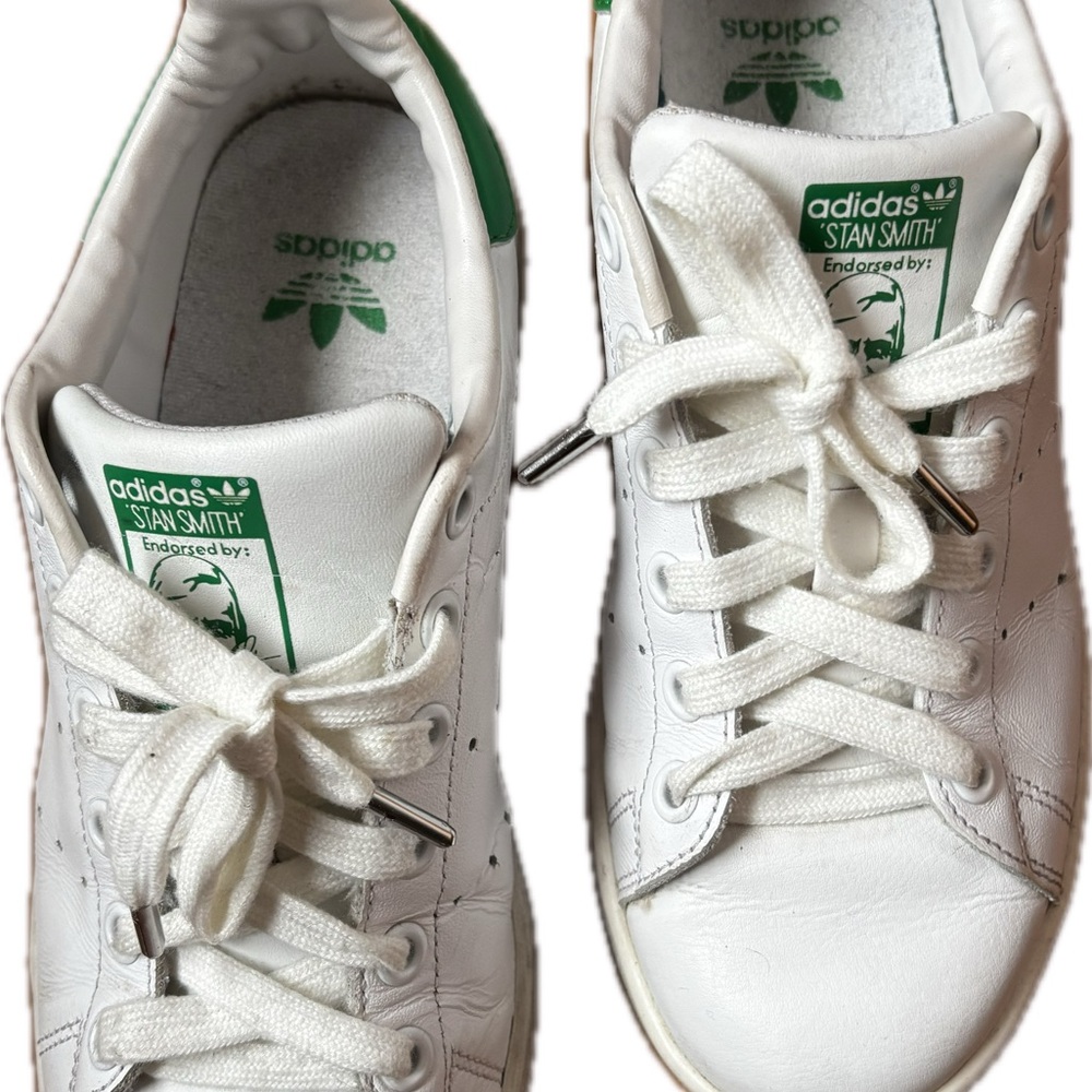 Adidas Stan Smith Sneakers (sz 41/2 Big Kids/sz 6 women’s) in White with Green
